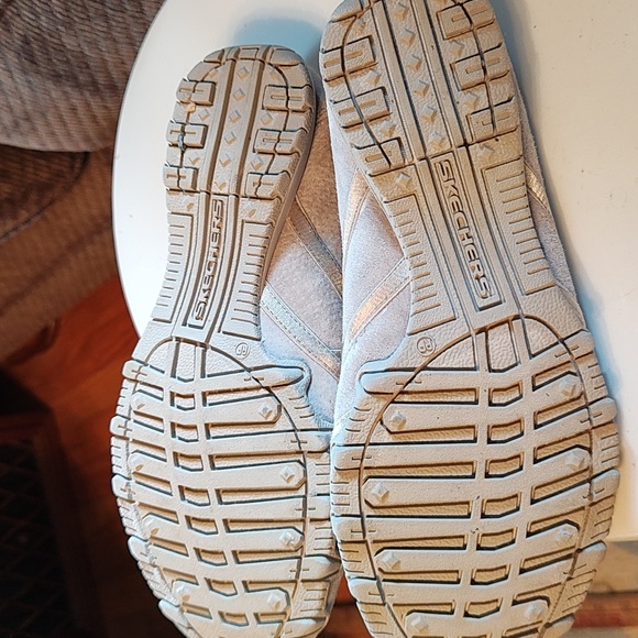Skechers slip on size 7 - Picture 6 of 6